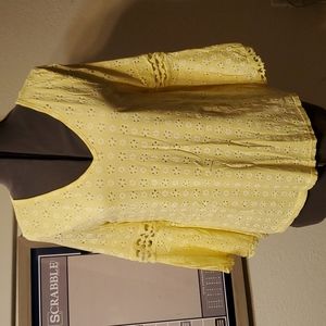 Light yellow top with pretty detaiļs; Med size